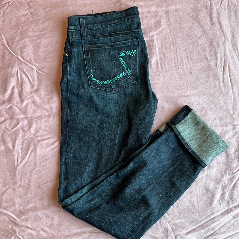 Rock & Republic Dark Wash Ankle Jeans with Teal Pocket Embroidery